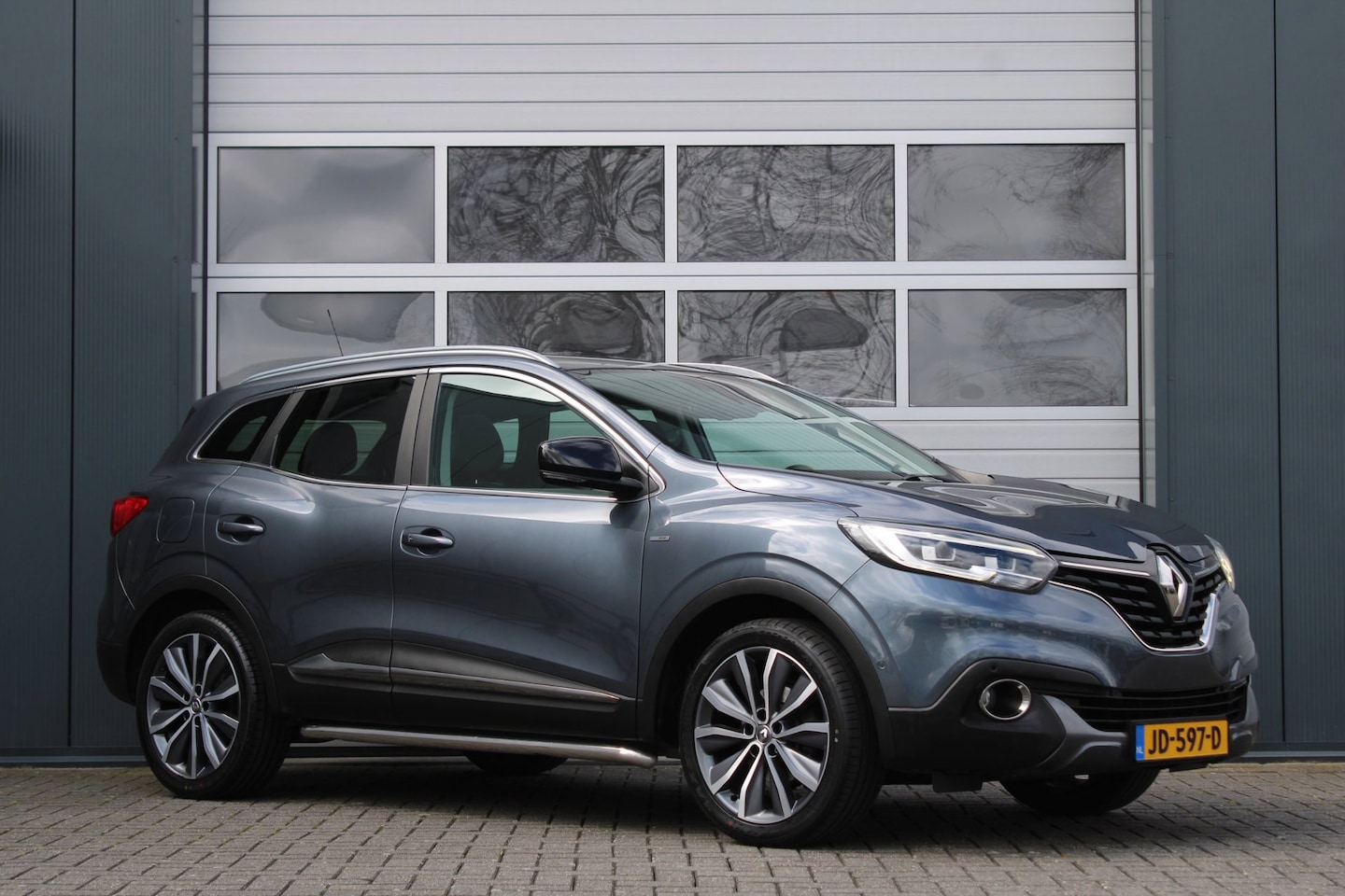 Renault Kadjar - 1.2 TCe Bose Cruise/Camera/Stoelverwarming/Panodak/Keyless/LaneParkAssist/PDCv+a/Leder/Nav - AutoWereld.nl