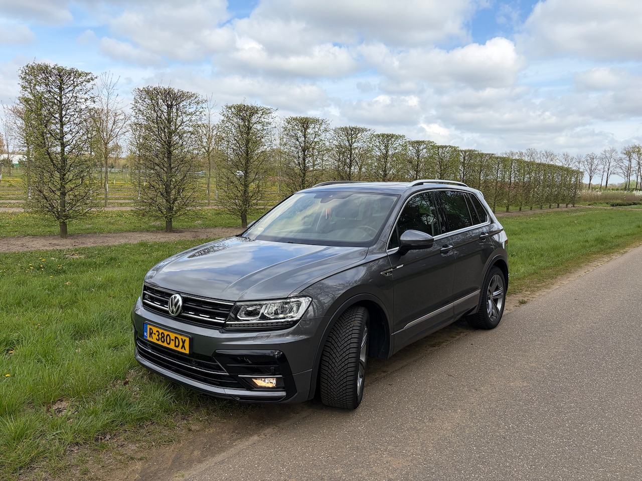 Volkswagen Tiguan - 1.4 TSI ACT Comfortline Business R R-Line | Sound | Digital Cockpit | Panoramadak  | ACC | Trekhaak | 79.500 km - AutoWereld.nl