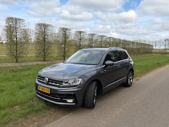 Volkswagen Tiguan - 1.4 TSI ACT Comfortline Business R | R-Line | Sound | Digital Cockpit | Panoramadak  | ACC | Trekhaak | 79.500 km