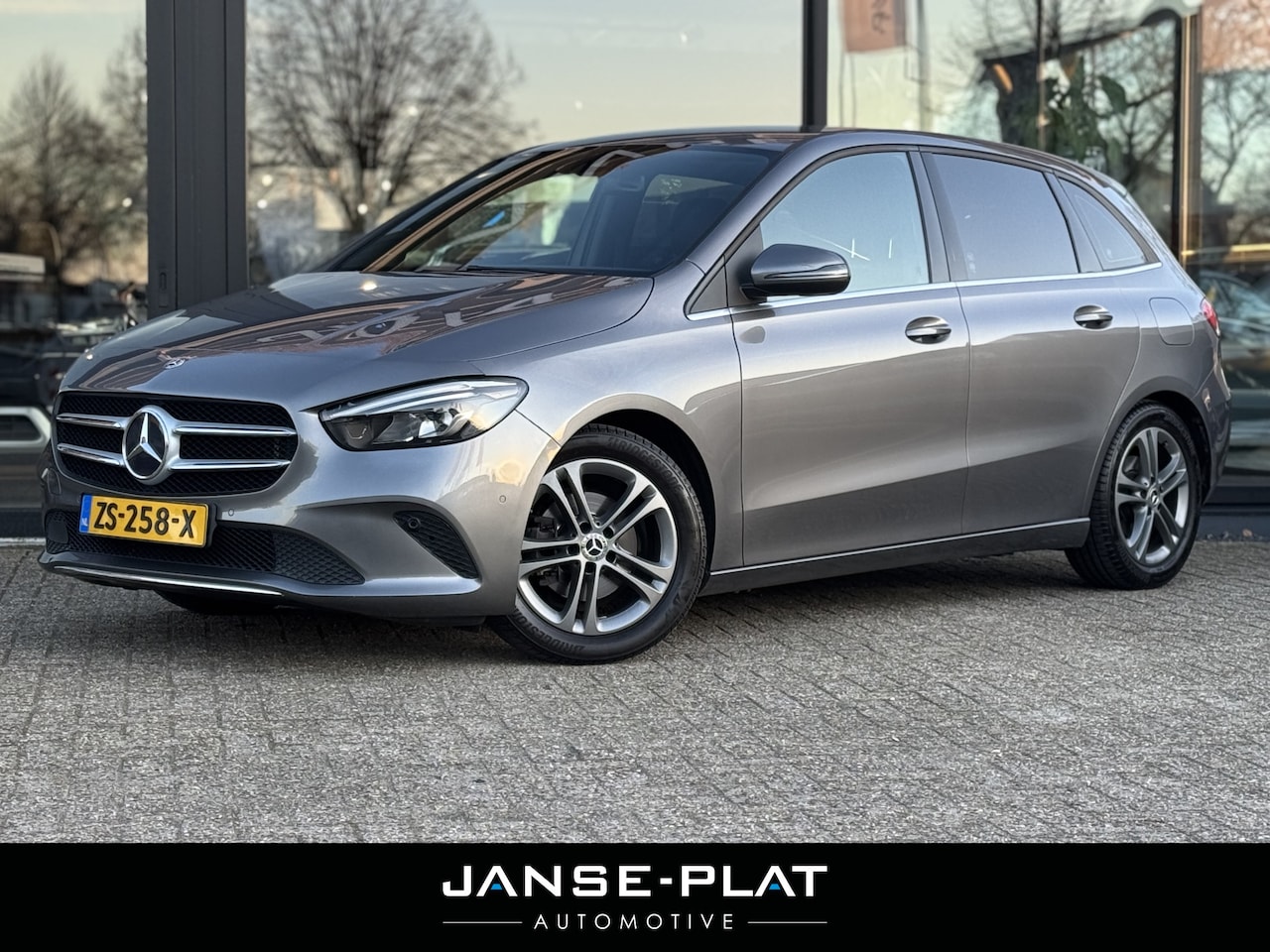 Mercedes-Benz B-klasse - 180 AUT Business Solution | Camera | Elektrische achterklep | NL-AUTO - AutoWereld.nl