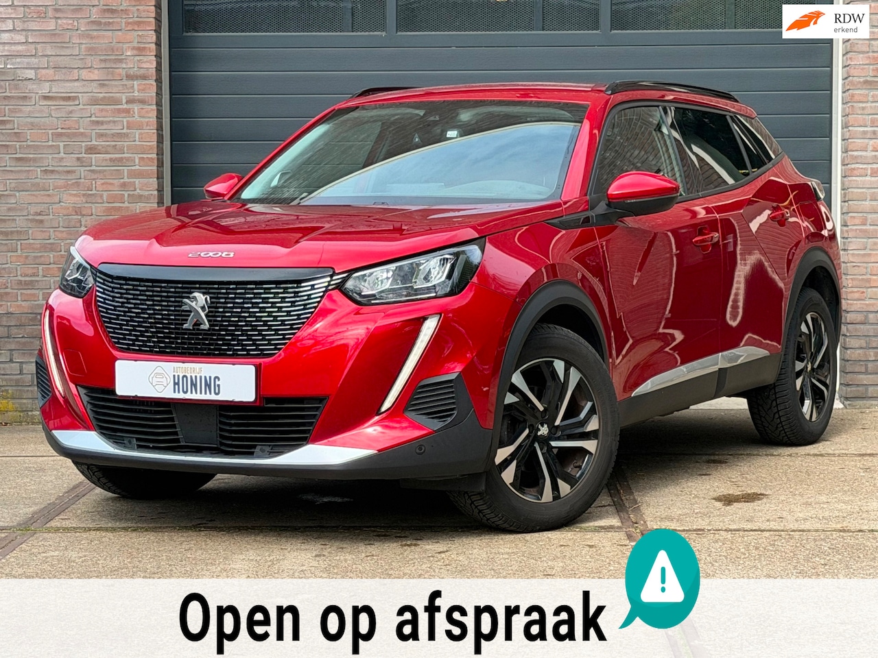 Peugeot 2008 - Allure Pack 130pk Automaat | 3D dashboard | ACC | Parkeercamera | Stoelverwarming - AutoWereld.nl