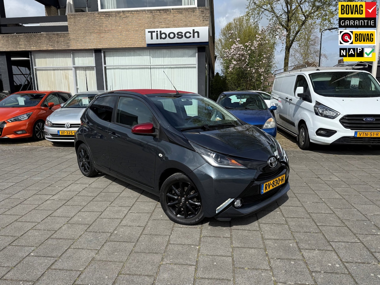 Toyota Aygo - 1.0 VVT-i x-pose 1.0 VVT-i x-pose,Open dak, Camera, Cruise, 66000 KM - AutoWereld.nl
