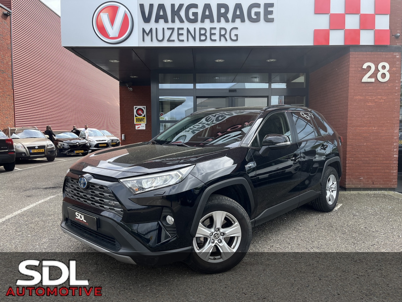 Toyota RAV4 - 2.5 Hybrid Business Plus // TREKHAAK // ADAPT. CRUISE // ELEK. ACHTERKLEP + STOEL // LEDER - AutoWereld.nl