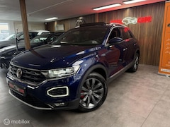 Volkswagen T-Roc - 1.5 TSI Sport/ PANO/ ACC / B.SPOT/ A.CAMERA