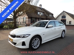 BMW 3-serie Touring - 320e xDrive FACELIFT WIDESCREEN / CARPLAY / TREKHAAK / SPORTLEER