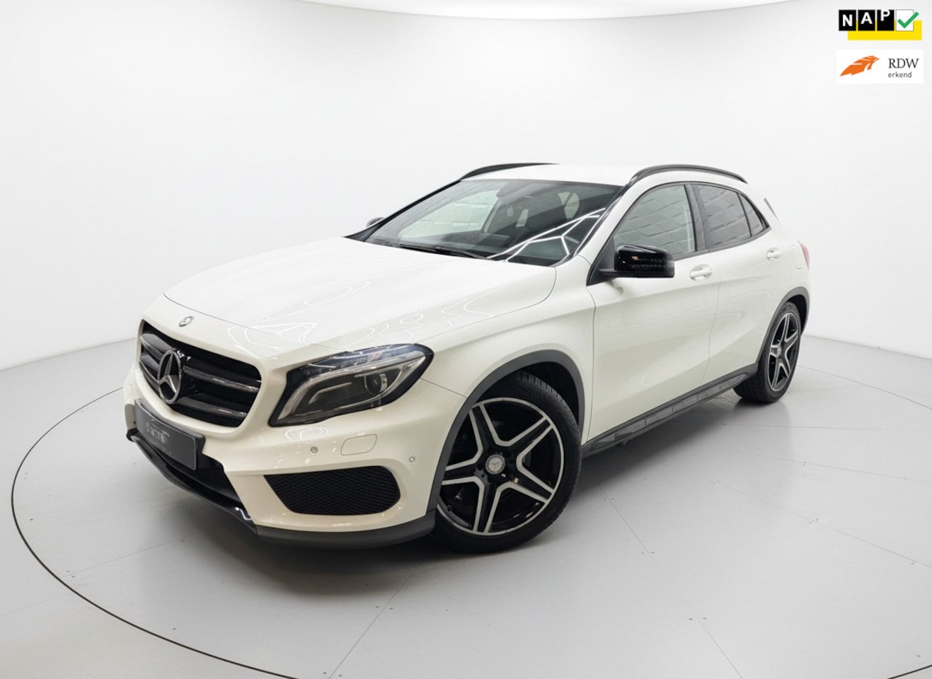 Mercedes-Benz GLA-Klasse - 200 AMG NIGHT PDC LEER NAVI NAP - AutoWereld.nl