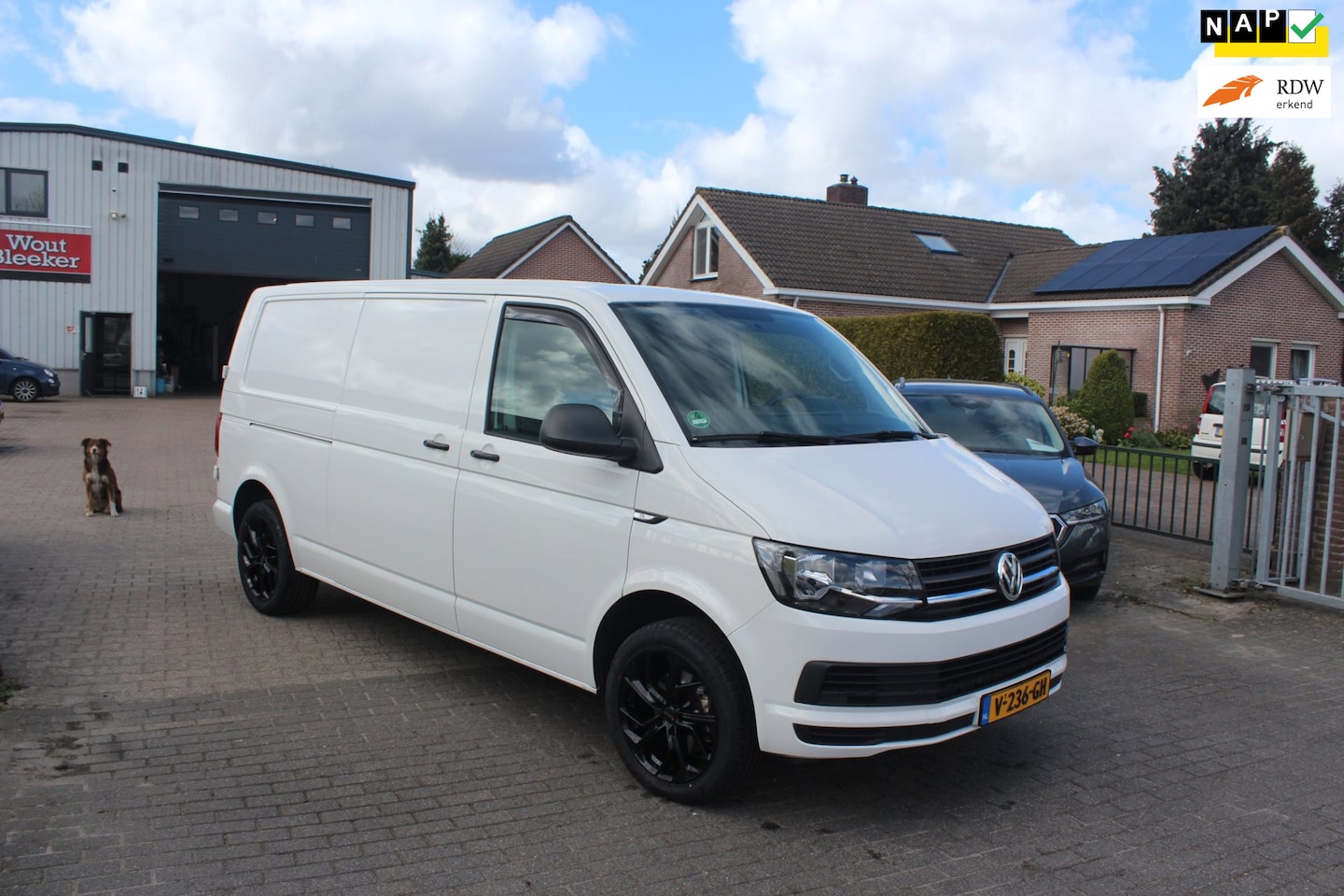 Volkswagen Transporter - 2.0 TDI L2H1 DC 2.0 TDI L2H1 DC DSG, trekhaak - AutoWereld.nl