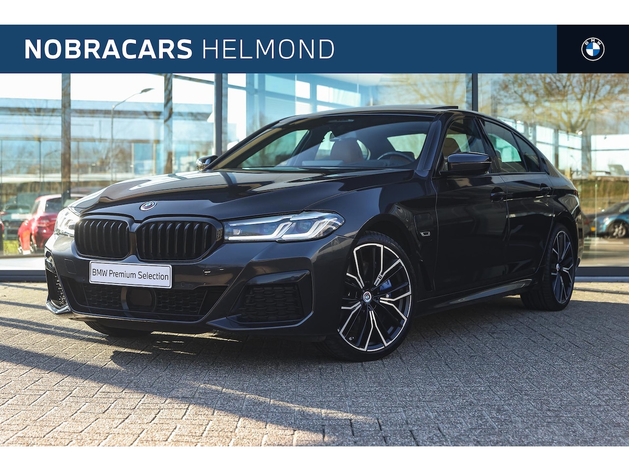 BMW 5-serie - 545e xDrive M Sport Automaat / Sportstoelen / Achteruitrijcamera / Comfort Access / Stuurv - AutoWereld.nl