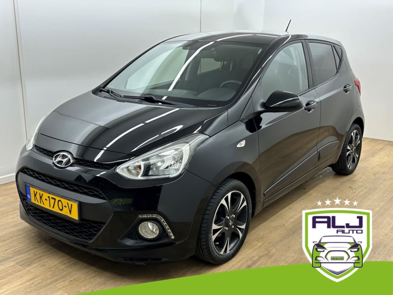 Hyundai i10 - Occasion 1.0i i-Motion Go! 2016 | Zwart | Tweedehands Hyundai i10 | Cruisecontrol | Airco - AutoWereld.nl
