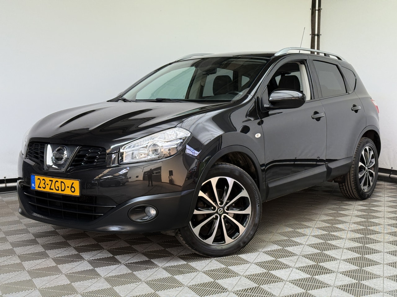 Nissan Qashqai - 1.6 Connect Edition Pano Navi Trekhaak NL Auto - AutoWereld.nl
