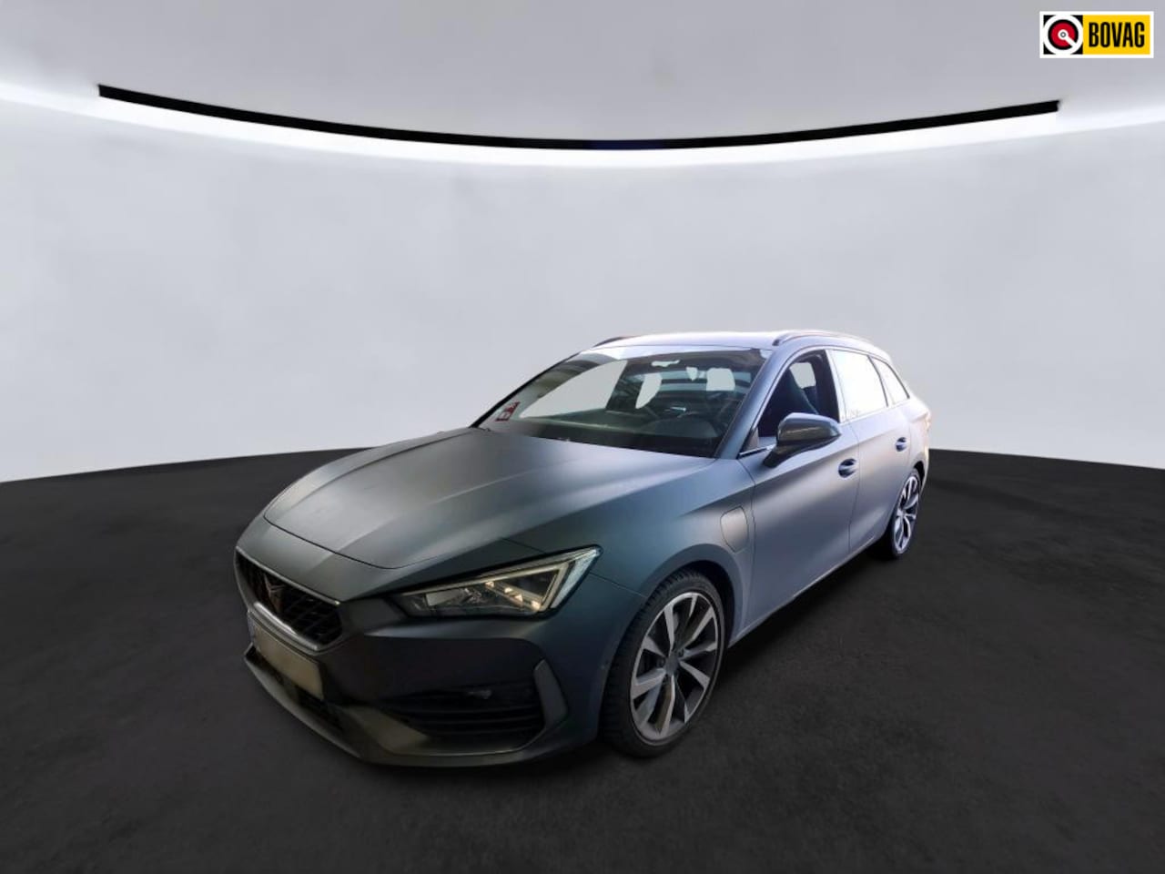 CUPRA Leon Sportstourer - 1.4 e-Hybrid VZ Performance * Mat grijs * Startknop * Trekhaak * Memory * - AutoWereld.nl