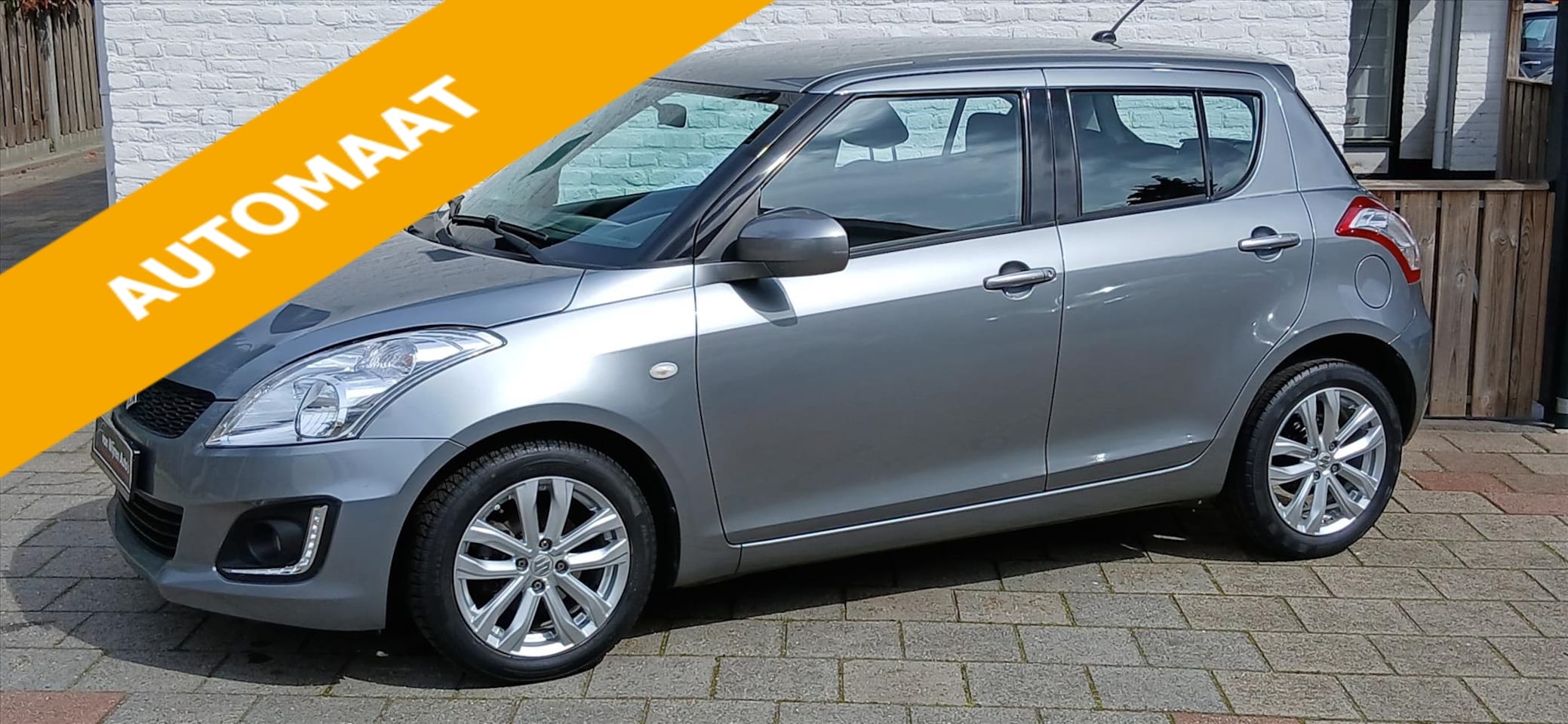 Suzuki Swift - 1.2 5drs 4 traps vol automaat ,camera ,navigatie enz - AutoWereld.nl