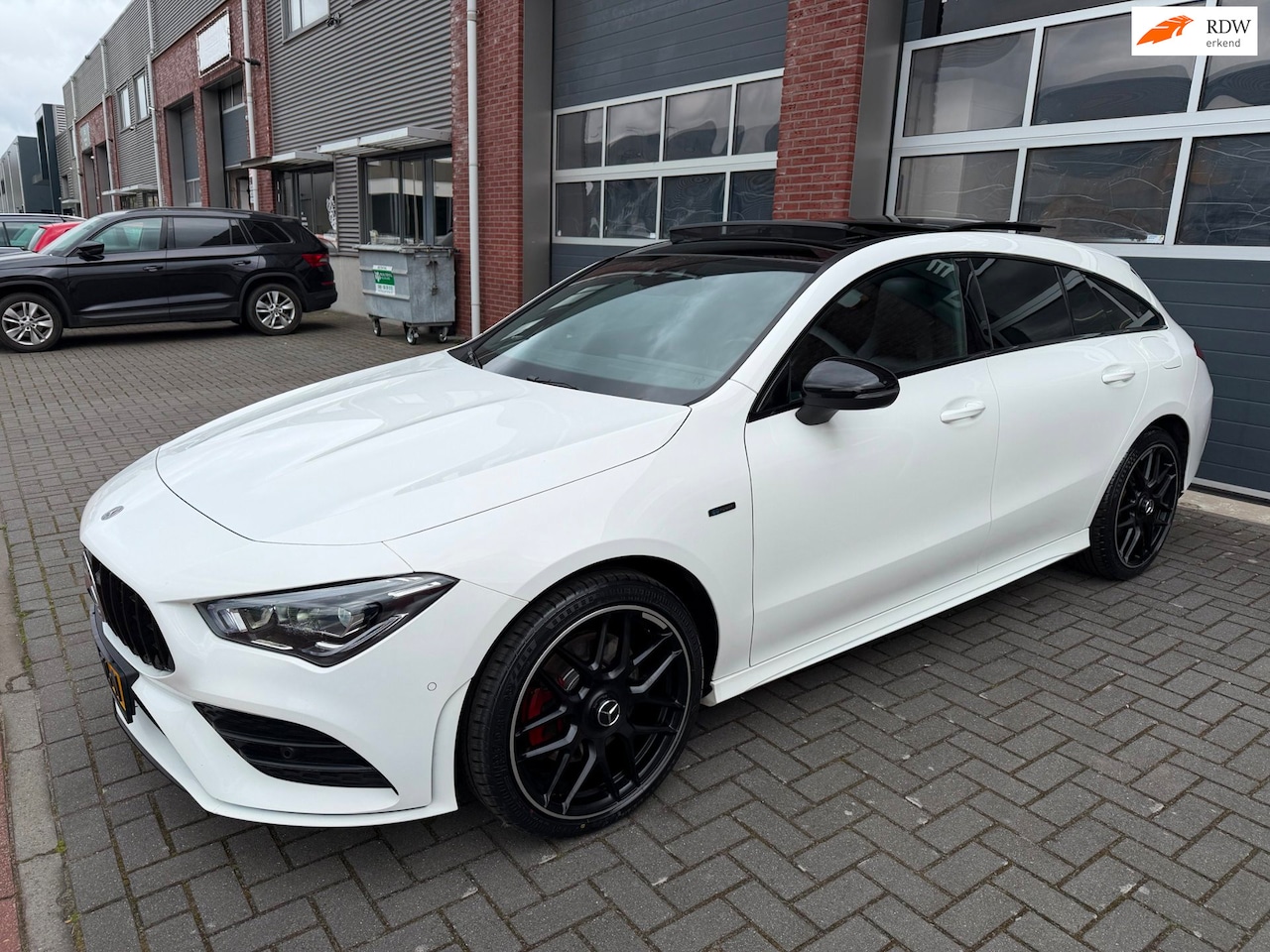 Mercedes-Benz CLA-klasse Shooting Brake - 250e AMG LED Pano Burmester - AutoWereld.nl