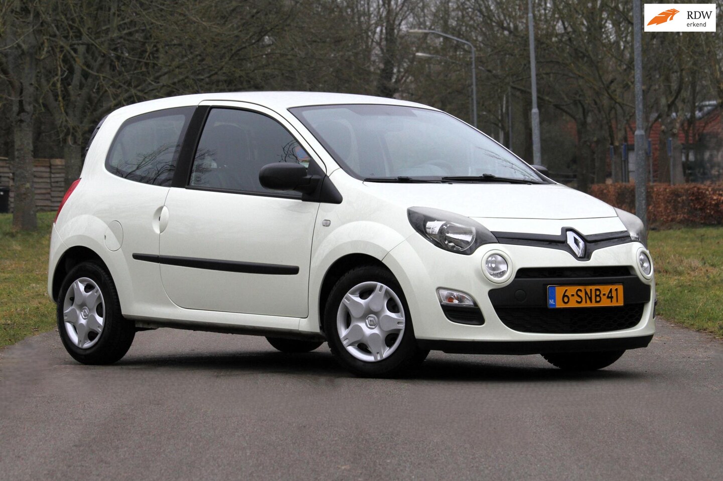 Renault Twingo - 1.2 16V / Airco / Bluetooth / El.ramen / Stuurbekrachtiging / APK tot januari 2027 - AutoWereld.nl
