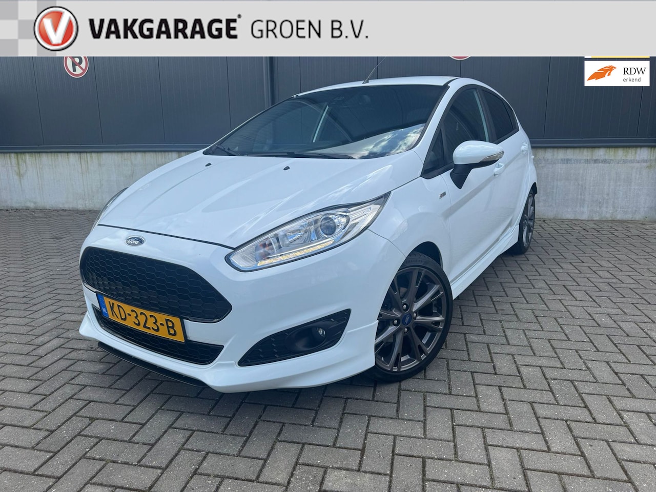 Ford Fiesta - 1.0 EcoBoost ST Line / cruise / clima / navi / voorruitverw. / 17"l.m. velgen ! - AutoWereld.nl