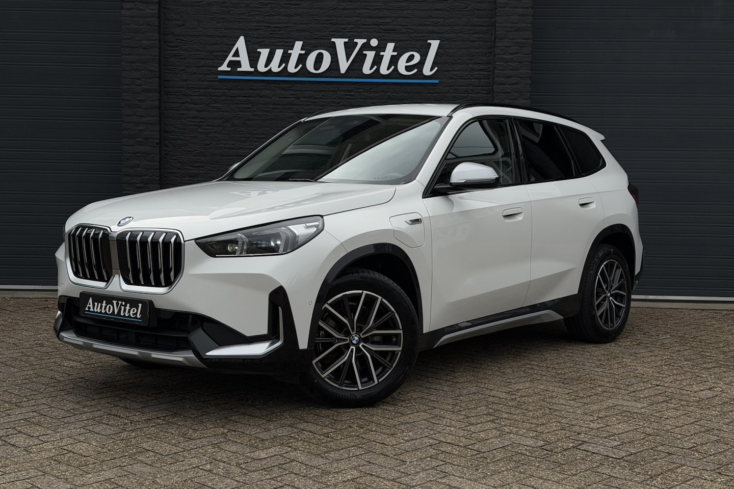 BMW X1 - xDrive30e X-Line | Widescreen Facelift | Sportleder | Trekhaak | Camera | Comfort Access - AutoWereld.nl
