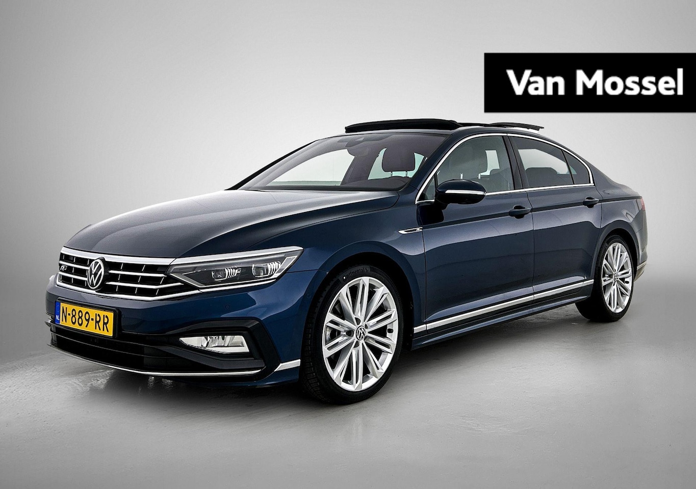 Volkswagen Passat - 1.5 TSI R-Line | 150 PK | Automaat | Leder | Trekhaak | Digital Cockpit PRO | Navigatie PR - AutoWereld.nl