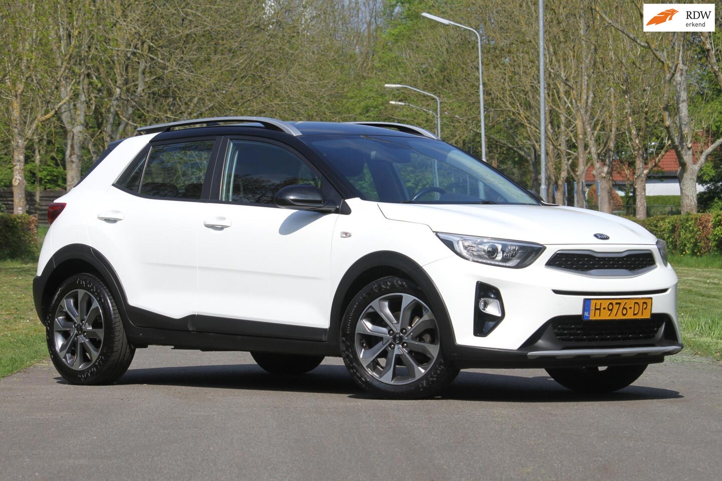 Kia Stonic - 1.0 T-GDi DynamicLine / Van 1e eigenaar / Airco / Navigatie / Achteruitrijcamera / Zwart m - AutoWereld.nl