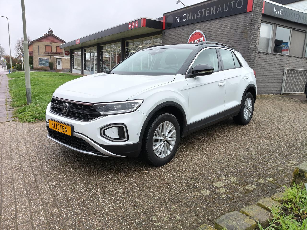 Volkswagen T-Roc - 1.0 TSI Life Navi,ACC,Clima,Keyless,Camera - AutoWereld.nl
