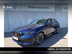 BMW 5-serie Touring - 550e xDrive M Sport Pakket Pro | Iconic Glow exterieurpakket | Glazen panoramadak | Harman