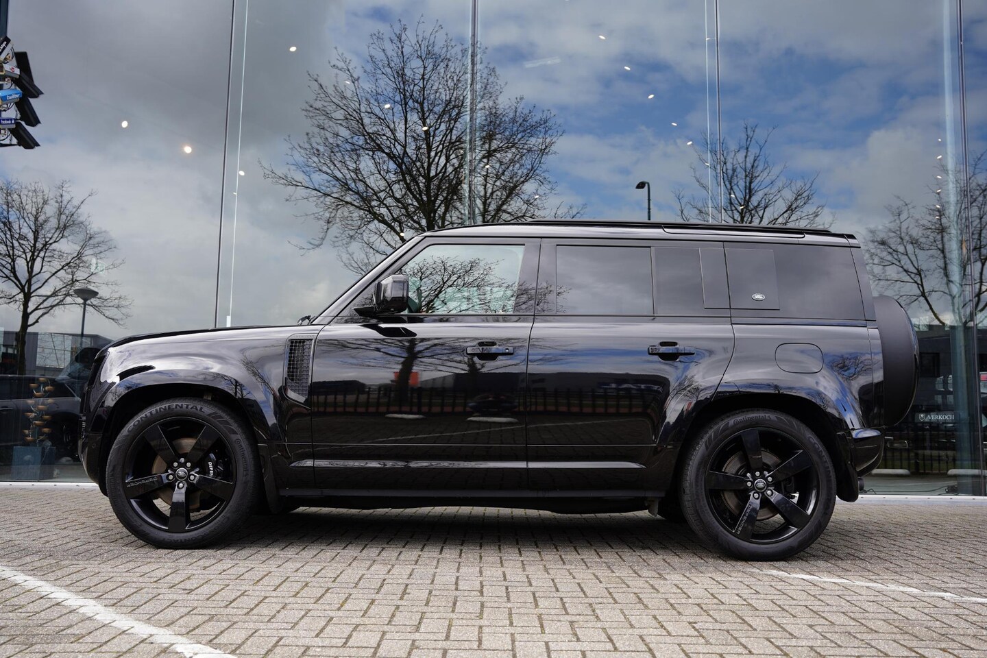Land Rover Defender 110 - P400 E X-Dynamic HSE GERESERVEERD - AutoWereld.nl