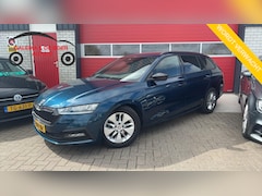 Skoda Octavia Combi - 1.0 e-TSI Sport Business AUTOMAAT / SFEER / FULL LED / TREKHAAK / SPORTSTOEL / NAVI / CLIM