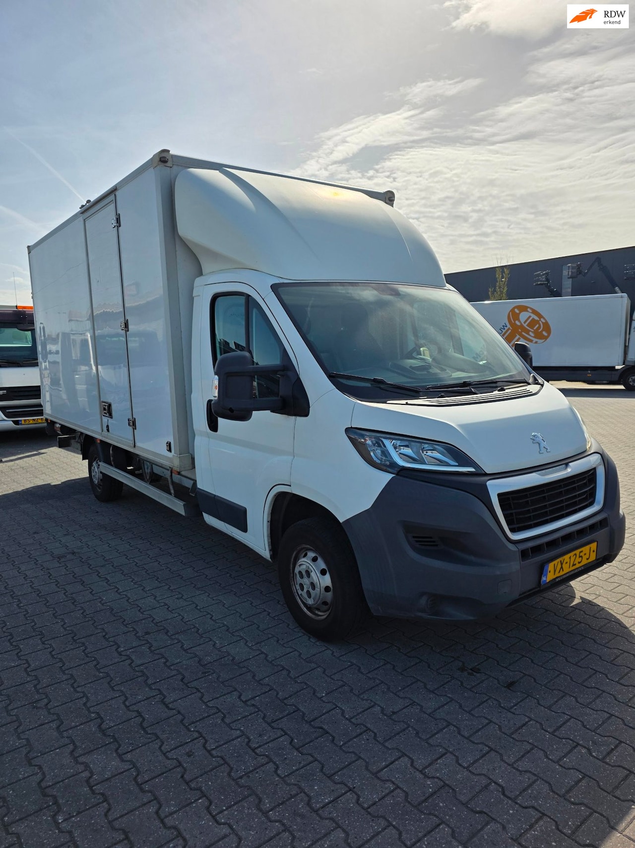 Peugeot Boxer - 335 2.2 HDI L3H2 XR 335 2.2 HDI L3H2 XR - AutoWereld.nl