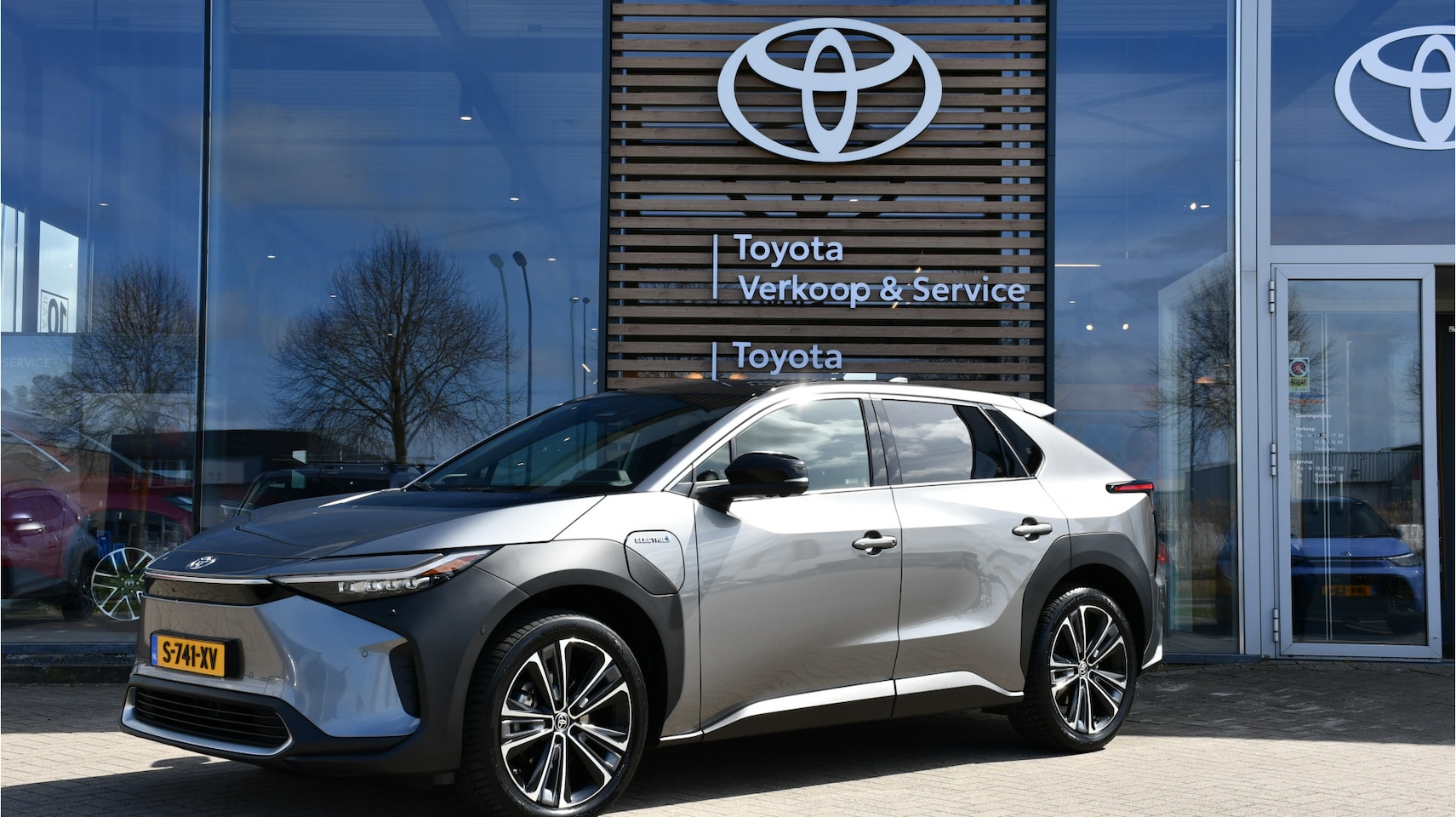 Toyota bZ4X - Premium 71 kWh | Paasactie, gratis lader t.w.v. €1.300! | 3-fase | Leder | JBL | Panoramad - AutoWereld.nl