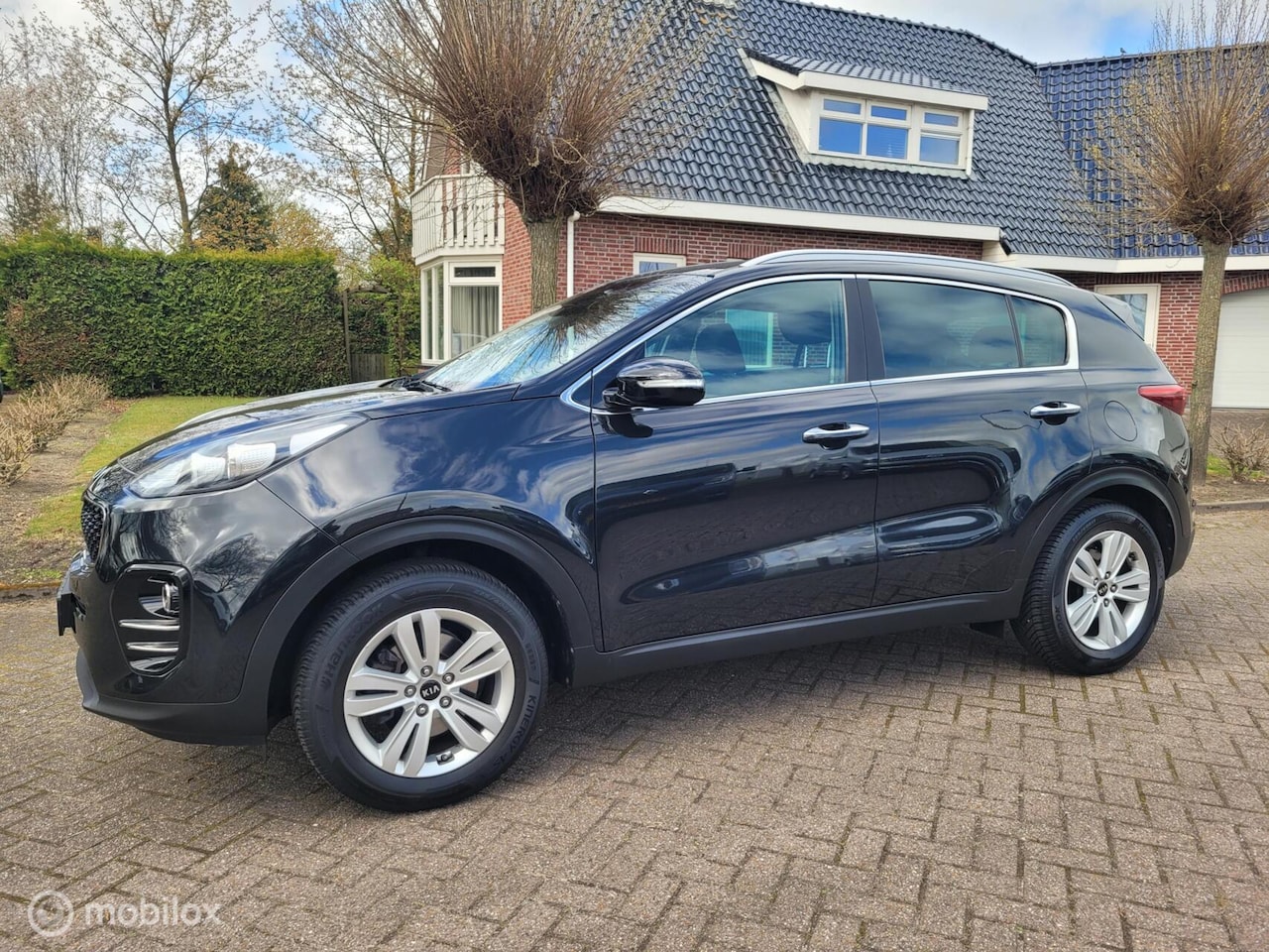 Kia Sportage - 1.6 GDI ComfortLine 1.6 GDI ComfortLine,navi ,trekhaak.clima. - AutoWereld.nl