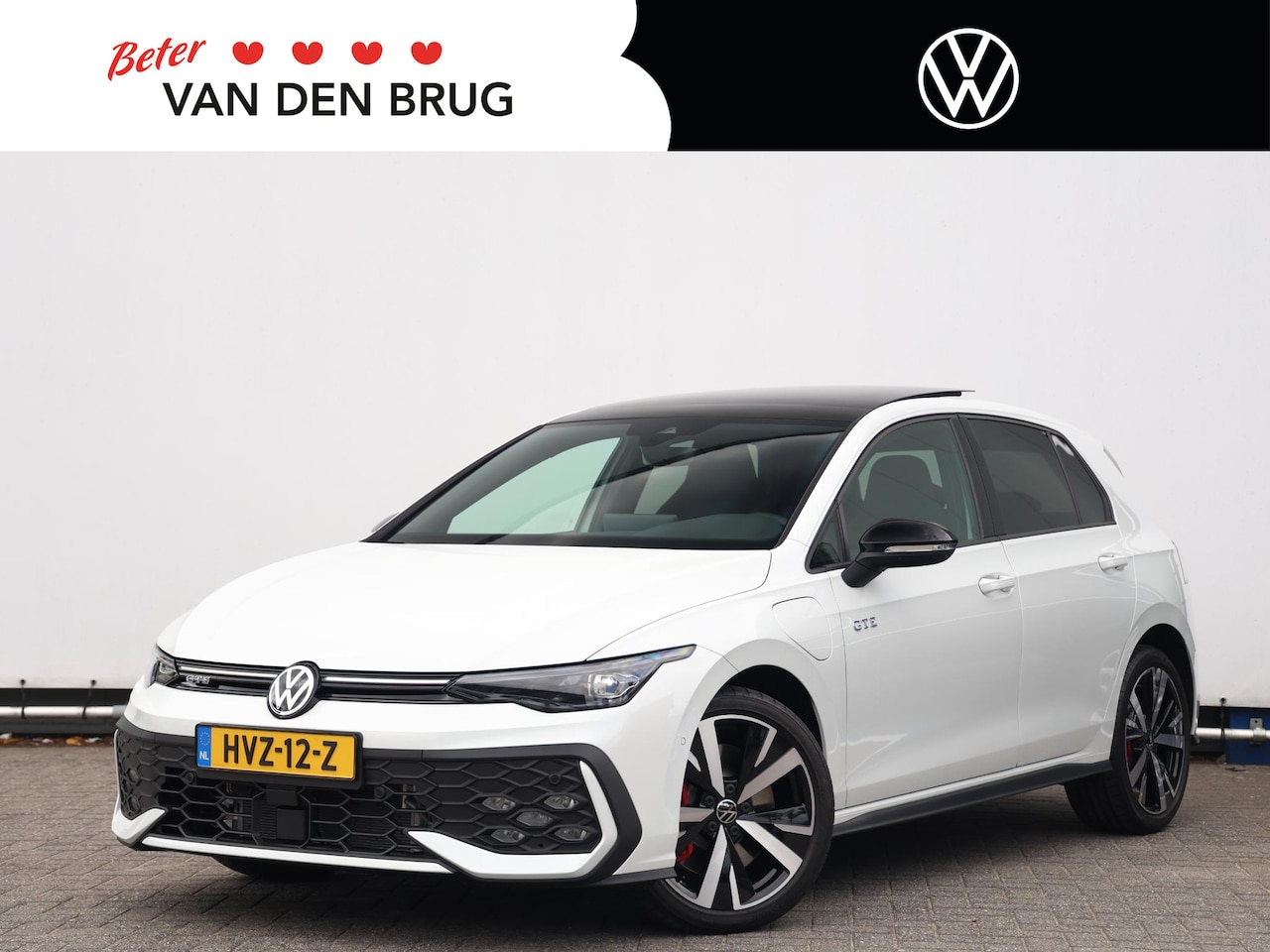 Volkswagen Golf - GTE 1.5 eHybrid 272 pk | NL Auto | Matrix LED | Panoramadak | Trekhaak | Stoelverwarming | - AutoWereld.nl