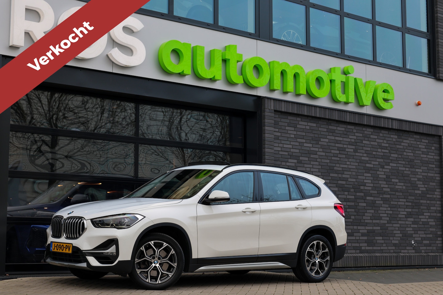 BMW X1 - sDrive20i Executive Edition | NAP! | DEALER.OND | PANO | HUD | TREKHAAK | STOELVERWARMING - AutoWereld.nl