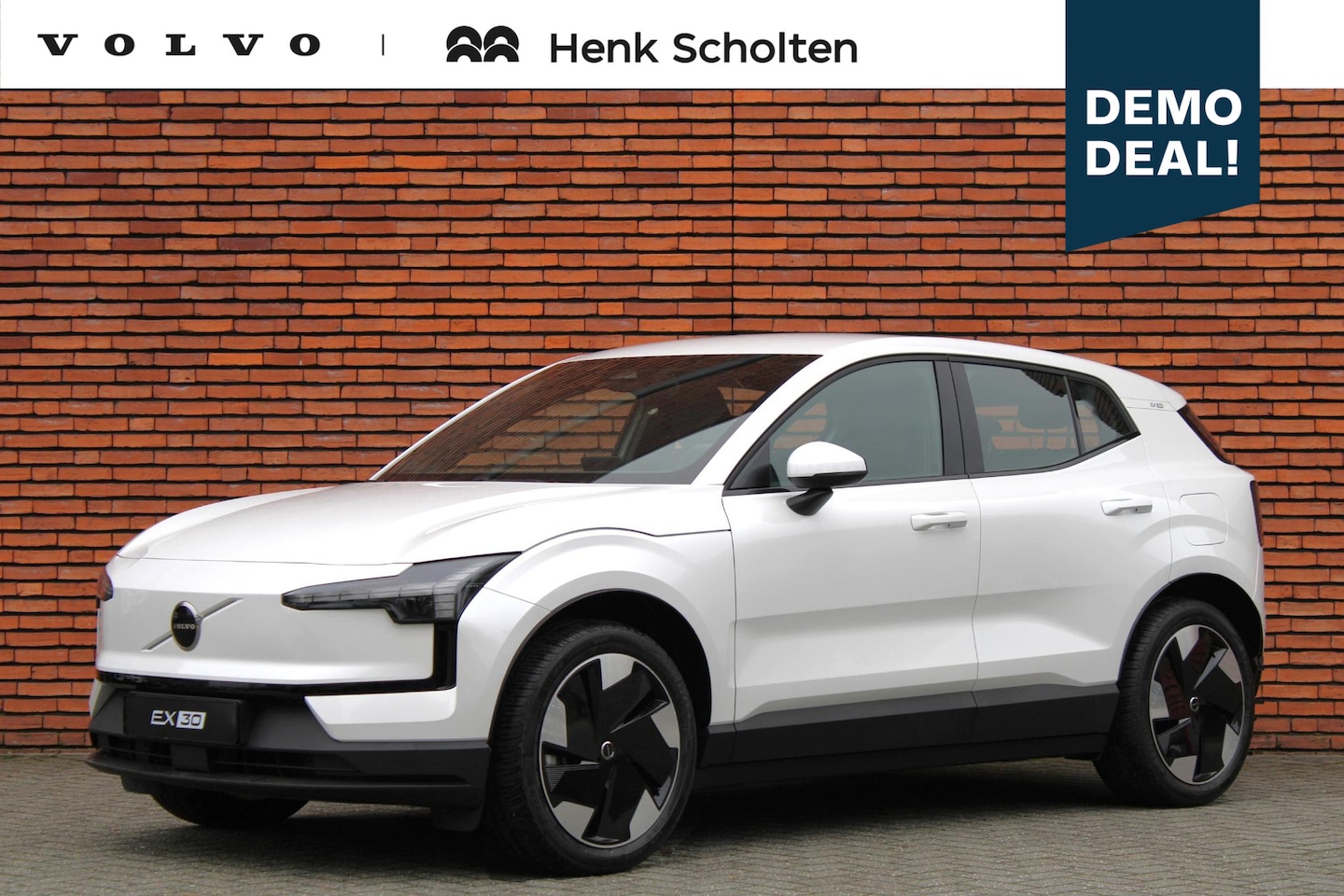 Volvo EX30 - Single Motor Extended Range Plus 69 kWh | Verwarmbare voorstoelen en stuurwiel | Adaptieve - AutoWereld.nl