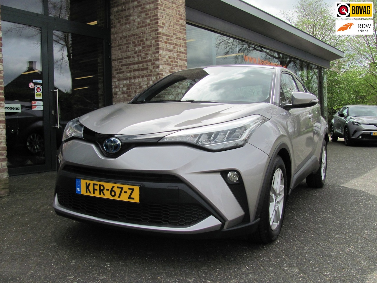 Toyota C-HR - 1.8 Hybrid Bi-Tone Plus Apple Car PLay Android Auto Achteruitrijcamera. - AutoWereld.nl