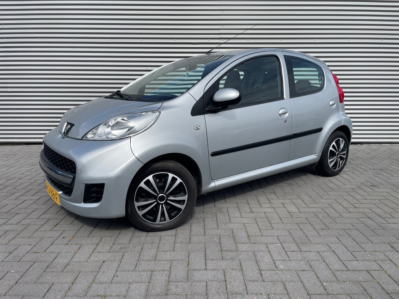 Peugeot 107 - 1.0-12V XS bouwjaar 2012 met airco / toerenteller - AutoWereld.nl