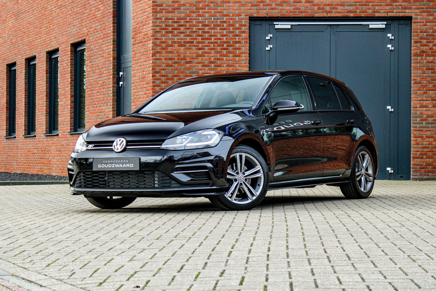 Volkswagen Golf - 1.5 TSI Highline Business 3x R-line | Dynaudio | LED | Keyless | Stoelverwarming - AutoWereld.nl