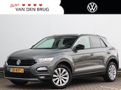 Volkswagen T-Roc - 1.0 TSI Style | Trekhaak | Parkeersensoren voor & achter | DAB Ontvanger | Apple carplay /