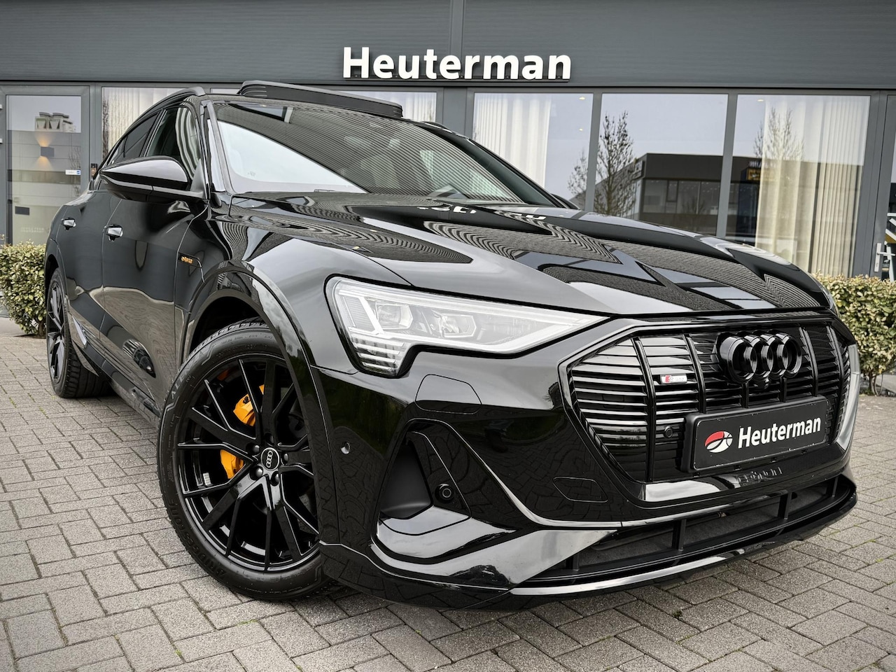 Audi e-tron Sportback - 55 Quattro S Black/ Pano/ B&O/ SOH 97% - AutoWereld.nl