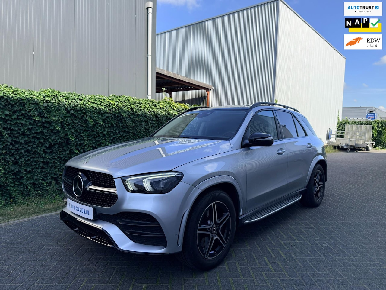 Mercedes-Benz GLE-Klasse - 400 D 4-MATIC 2023 | AMG NIGHTPAKKET | GRIJS KENTEKEN | PANO | TREKHAAK | LUCHTVERING - AutoWereld.nl