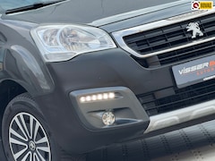 Peugeot Partner Tepee - 1.2 PureTech 110pk Outdoor | Gris Shark | GripControl/Nav/Camera/Clima