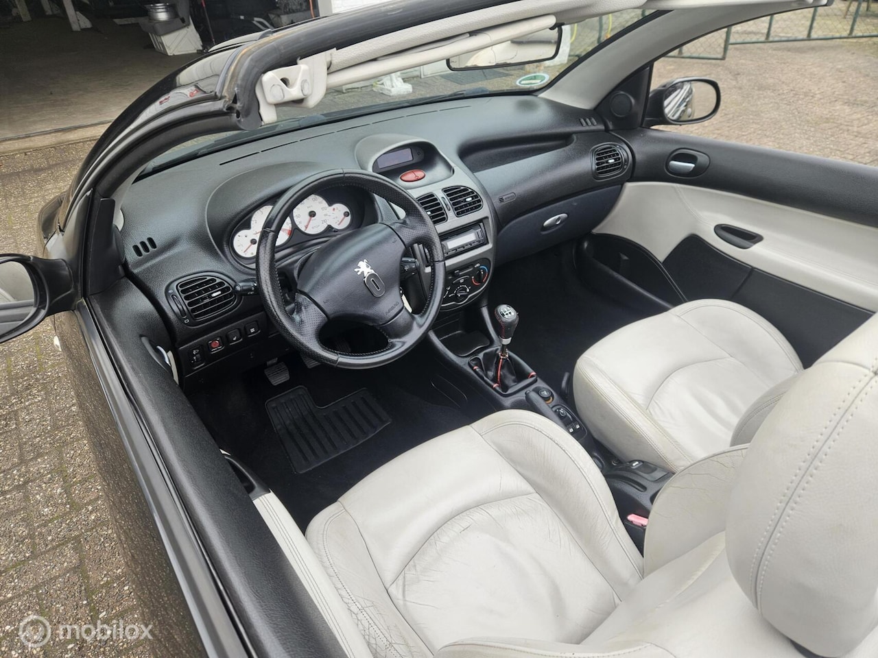 Peugeot 206 CC - 1.6 nwe apk airco leder interieur lm wielen!!