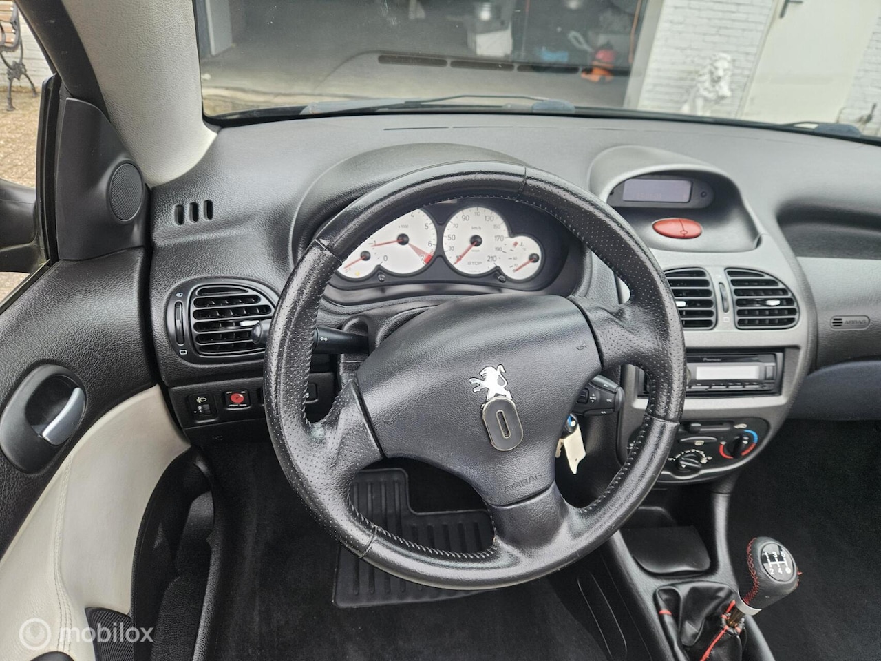 Peugeot 206 CC - 1.6 nwe apk airco leder interieur lm wielen!!