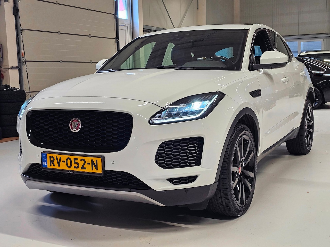 Jaguar E-Pace - 2.0 D150 R-Dynamic S bj 2018 Virtual Dash Pano Zeer nette auto! - AutoWereld.nl