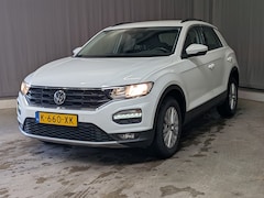 Volkswagen T-Roc - 1.0 TSI 110 pk Style | Trekhaak | Apple Carplay | Parkeersensoren | Airco | Cruise control