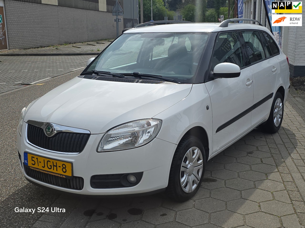 Skoda Fabia Combi - 1.4-16V Ambition*2e eigenaar*trekhaak*nap*apk*airco*navi*inruil mog!!! - AutoWereld.nl