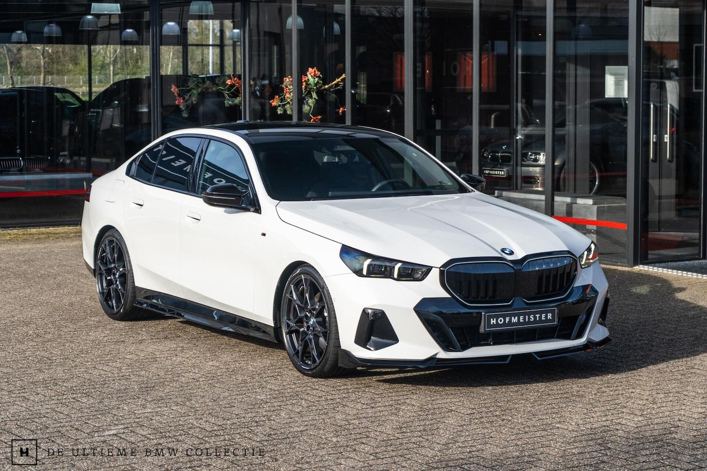 BMW 5-serie - 520i M-Performance | B&W | Pano - AutoWereld.nl