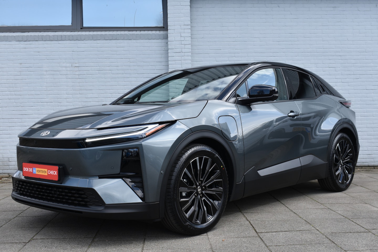 Toyota C-HR - Executive AWD 77 kWh Automaat 343pk | EPP | WLTP 507km | 360 Camera | 20 Inch Lichtmetalen - AutoWereld.nl