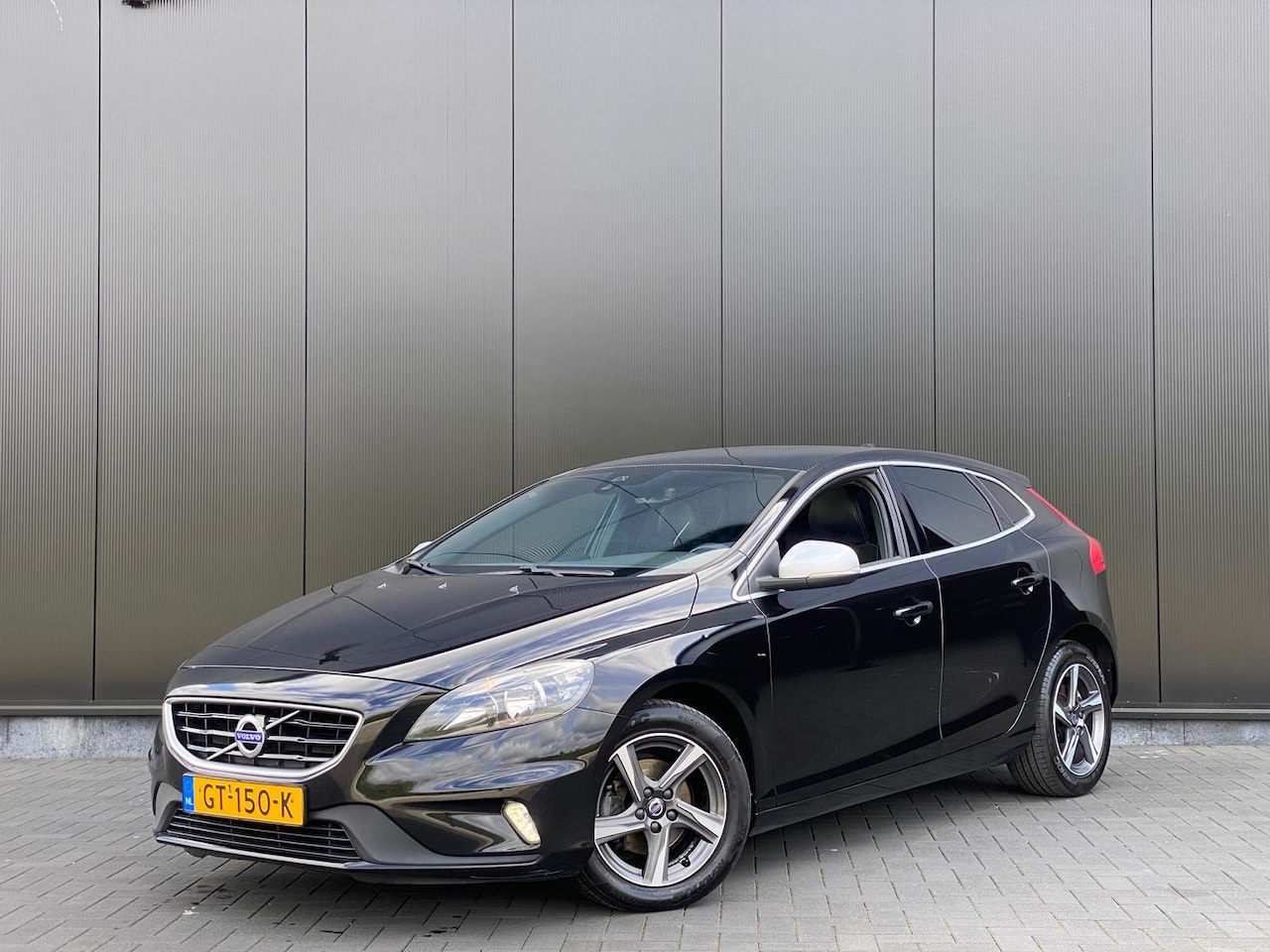 Volvo V40 - 2.0 D2 R-Design Business | Handel-Export - AutoWereld.nl
