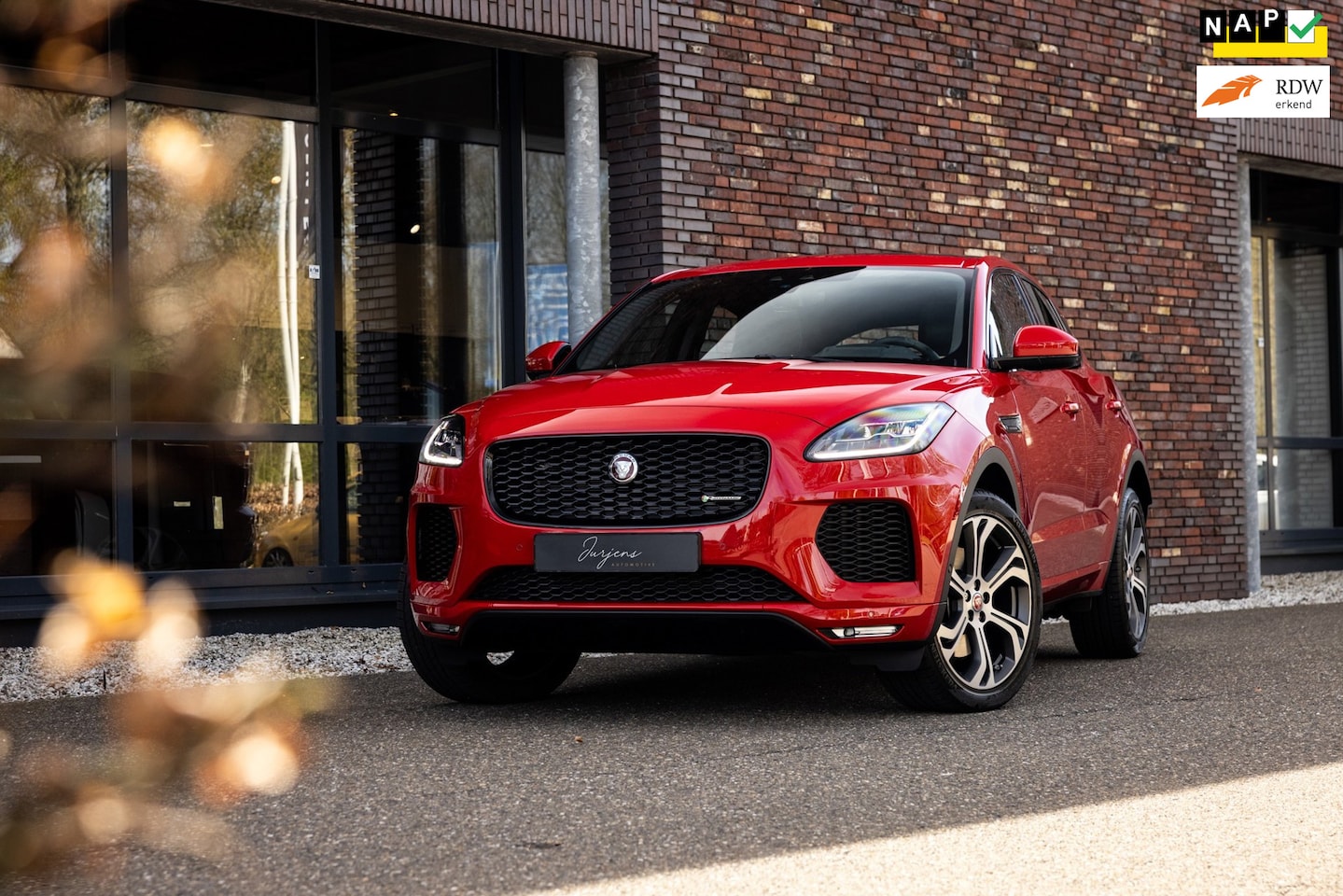 Jaguar E-Pace - 2.0 P250 AWD First Edition R-Dynamic (249pk) Lage KM - 1e Eig - AutoWereld.nl