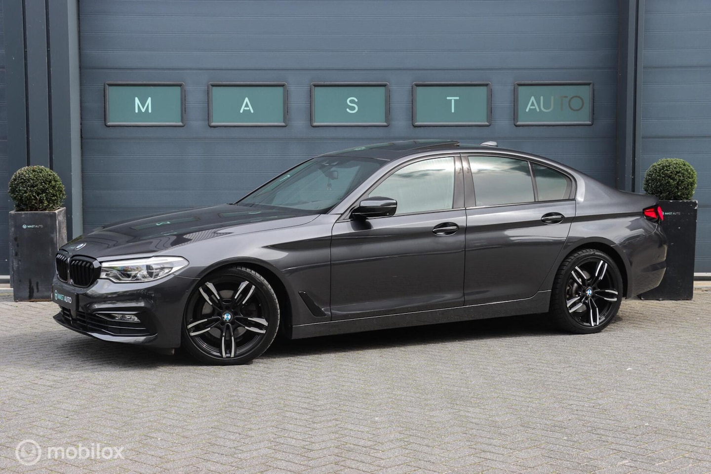 BMW 5-serie - 520d High Executive|Luxury line|Schuifdak|LED|Memory - AutoWereld.nl
