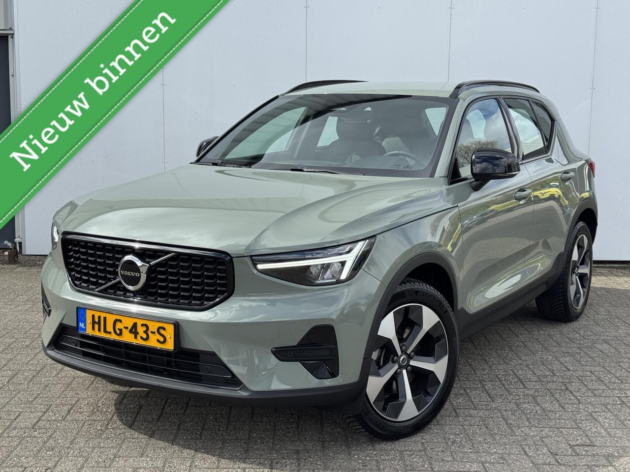 Volvo XC40 - B4 Plus Dark | Trekhaak | Adaptive cruise | Elek.verst.voorstoelen - AutoWereld.nl